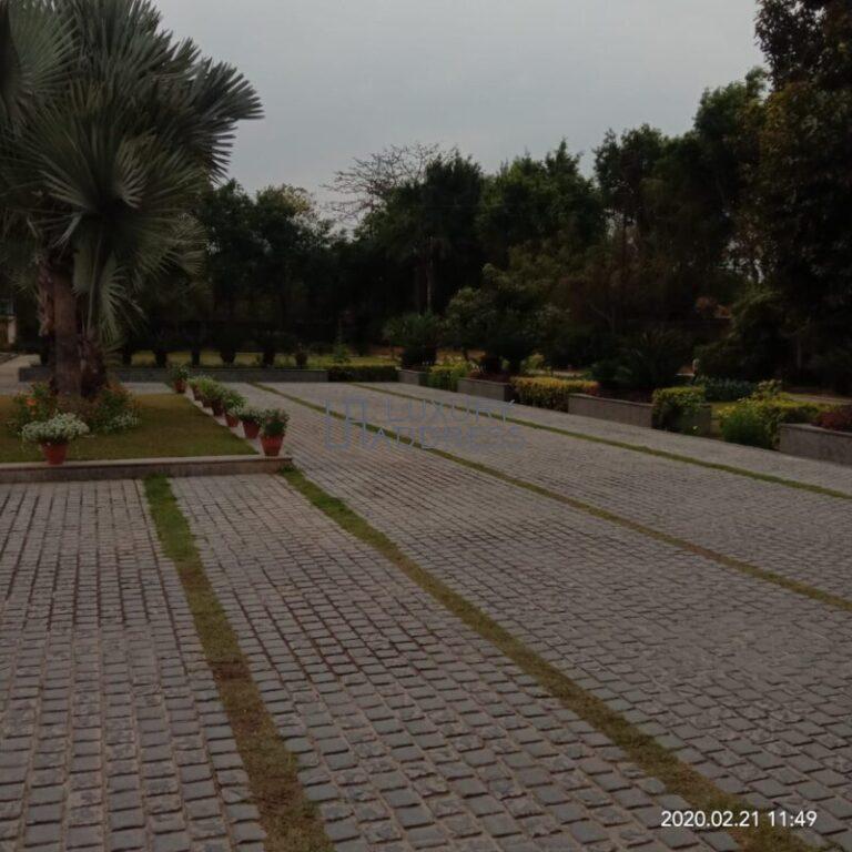 5BHK Semi-Furnished Farmhouse Rent Ansal Villas, Delhi