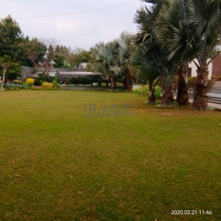 5BHK Semi-Furnished Farmhouse Rent Ansal Villas, Delhi