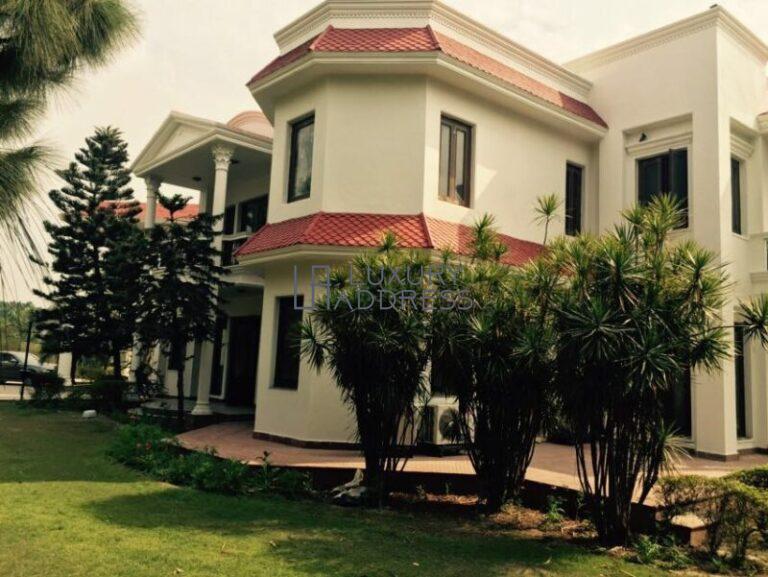 Luxurious 5-Bedroom Semi-Furnished Farmhouse Rent in Vasant Kunj - Luxury Address