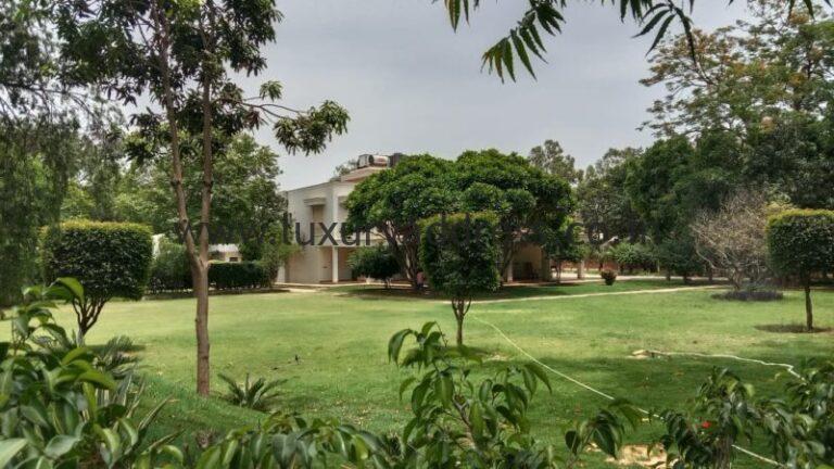 4BHK Semi-Furnished Farmhouse Bandh Road Delhi - Luxury Address