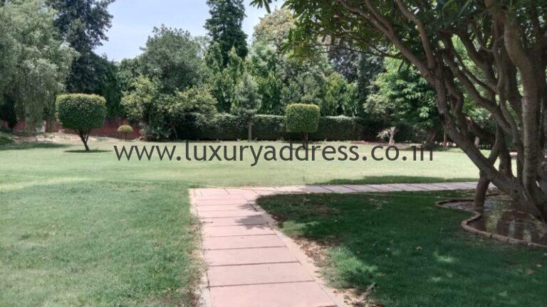 4BHK Semi-Furnished Farmhouse Bandh Road Delhi - Luxury Address