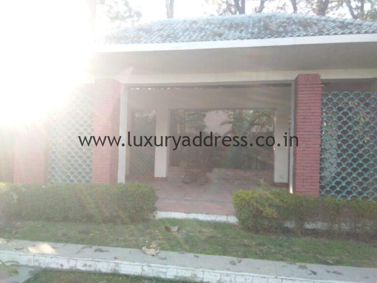 Luxurious 4BHK Farmhouse for Rent on Bandh Road, Delhi - Luxury Address