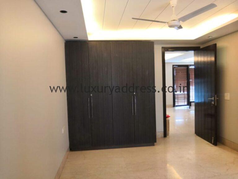 Rent 3BHK Semi-Furnished Flat Defence Colony Delhi - Luxury Address
