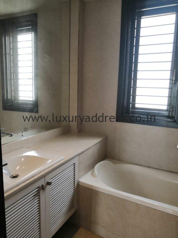 Rent 3BHK Semi-Furnished Flat Defence Colony Delhi - Luxury Address