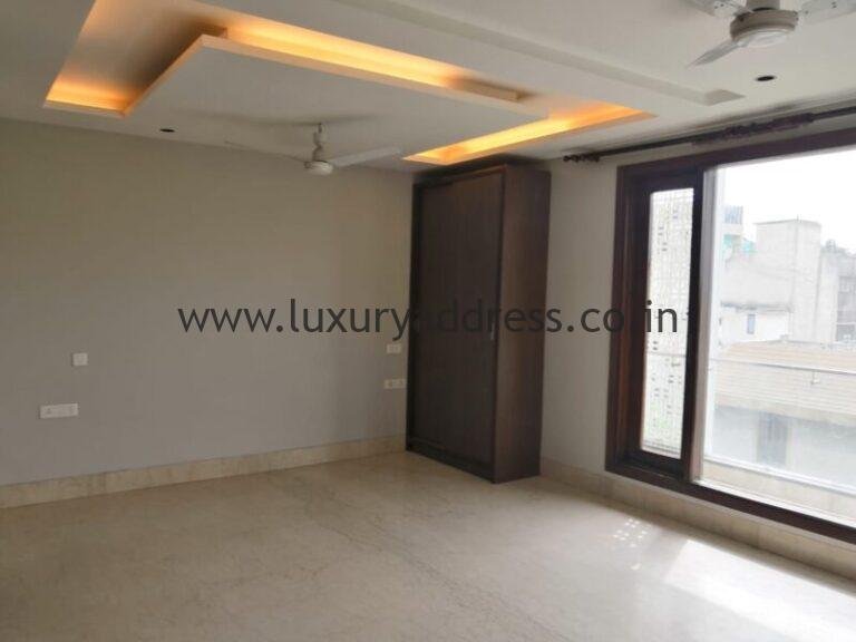 Rent 3BHK Semi-Furnished Flat Defence Colony Delhi - Luxury Address