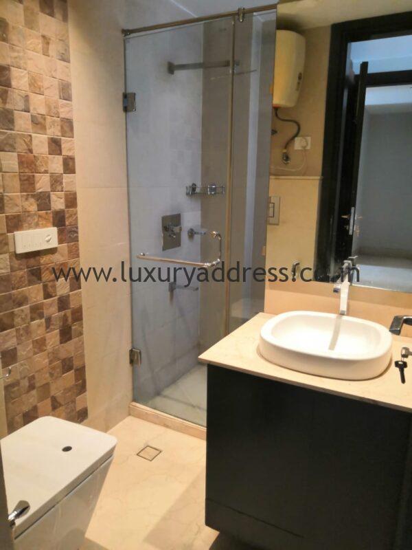 Rent 3BHK Semi-Furnished Flat Defence Colony Delhi - Luxury Address