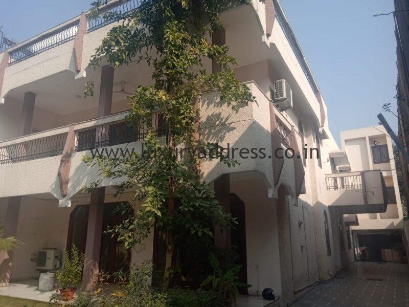 Rent 4BHK Bungalow New Friends Colony Delhi - Luxury Address